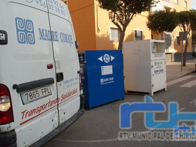 Madre Coraje recogió en Chipiona durante el primer trimestre de 2026 4.890 kilos de ropa y calzado y 781,5 litros de aceite usado