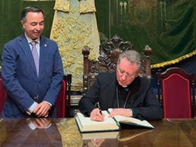 La Hermandad de la Macarena recibe la visita institucional de representantes de la Santa Sede y de la Orden Franciscana