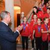 Bandera de Sevilla para el Club Natación Sincro Sevilla, recibido en el Ayuntamiento
