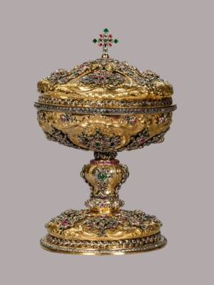 “El copón del Jueves Santo, joya de oro y gemas que ilumina la historia de la Catedral de Sevilla” 