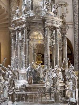 Así se prepara la Catedral de Sevilla para la procesión del Corpus Christi