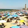 Chipiona inaugura el verano de playas con llenos y chiringuitos a tope