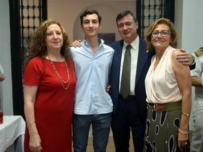El Ateneo Social y Castrense distingue al Comandante Naval de Sevilla con su máxima distinción honorífica 