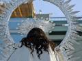 La Virgen del Carmen del Puente de Triana vuelve a surcar el Guadalquivir en una de las grandes estampas de la devoción marinera sevillana