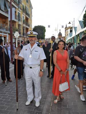 La Virgen del Carmen del Puente de Triana vuelve a surcar el Guadalquivir en una de las grandes estampas de la devoción marinera sevillana