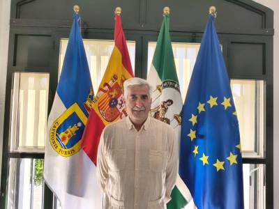 EL ALCALDE INVITA A EMPADRONARSE A LOS QUE VIVEN TODO EL AÑO EN CHIPIONA.