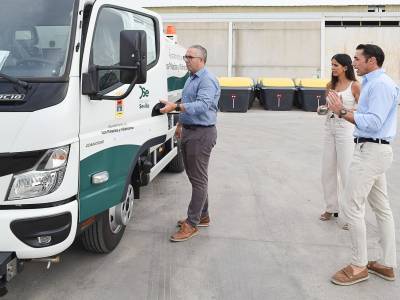 Los Palacios y Villafranca (Sevilla) incorpora un nuevo camión cisterna para riego y baldeo de calles