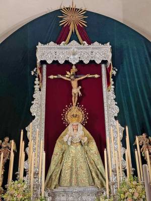 La Capilla de San Gregorio acoge los solemnes cultos de acción de gracias en honor de la Madre de Dios y Reina de Alcalá del Río, en una efeméride que aúna historia, patrimonio artístico y devoción mariana.