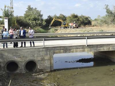 Visita a las obras de limpieza del arroyo del Conejo.