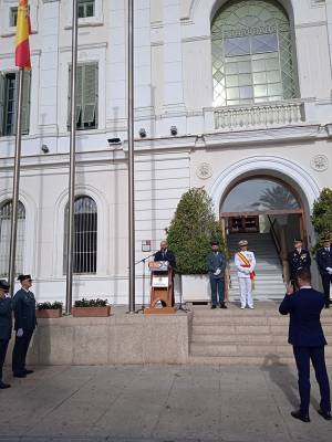 El Puerto de Santa María conmemora la Fiesta Nacional con un solemne homenaje a la bandera y a los caídos por España