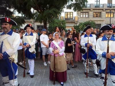 El Tercio de Olivares reivindica la Hispanidad con un solemne desfile por el centro de Sevilla