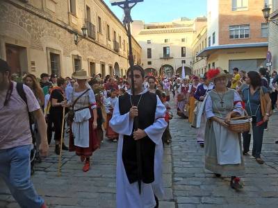  El Tercio de Olivares rinde homenaje a la Hispanidad con su IV desfile por el centro histórico de Sevilla