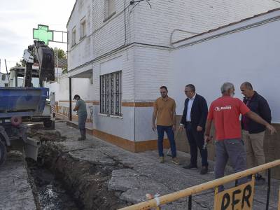 Visita a las obras de la calle Trueno, en El Trobal.