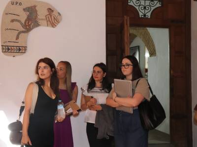 Estudiantes en la sede de la Universidad Pablo de Olavide en Carmona.