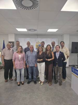 Reunión en el Ayuntamiento de San Juan de Aznalfarache en la que se confirmó la sede del XXIV Pregón de la Semana Santa del Aljarafe.
