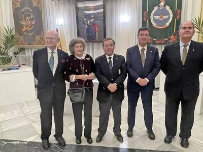 Sevilla rinde homenaje a Cristóbal Colón y distingue a la Casa de Maqueda y Astorga