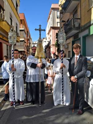 La Hermandad de la Virgen de la Sierra recorre las calles de Sevilla en su tradicional procesión de octubre