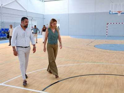Diputación aprueba las actuaciones del Plan de Adecuación y Mejora de Instalaciones y Espacios Deportivos en la provincia. En Chipiona: sustitución de pavimento en el Pabellón Deportivo Municipal Manuel Castaño ‘Oli’.