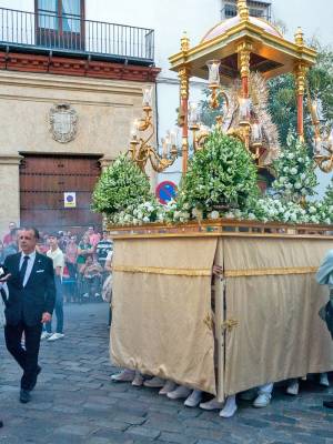  Sevilla recibe con fervor a la Patrona de Úbeda en su esperado regreso procesional